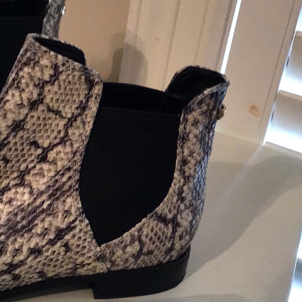 Boots - Picture 2 of 4
